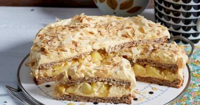 Genießen Sie eine köstliche schwedische Apfel-Mandel-Torte