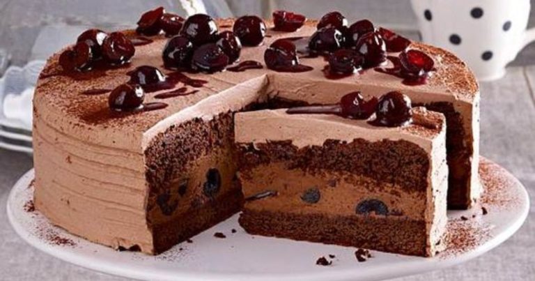 Schokotorte mit Amarenakirschen: Ein himmlisches Dessert für Schokoladenliebhaber